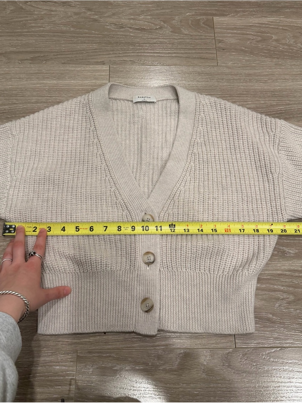 Aritzia Cardigan Sweater - Picture 4 of 6